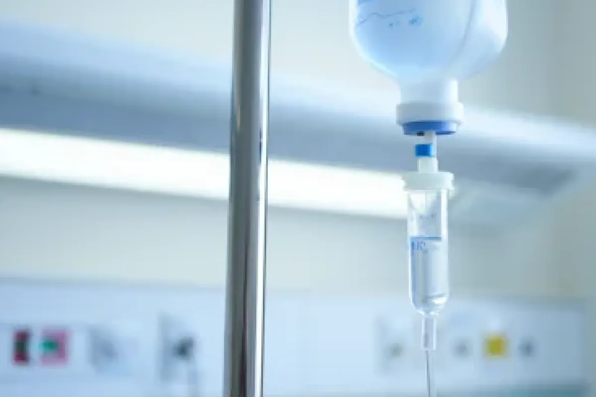 Медицинская капельница в клинике
